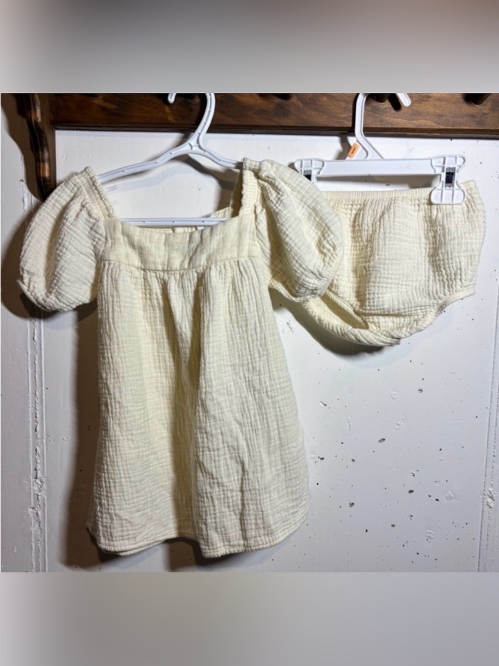 Cream Baby Girls' Cotton Gauze Matching Set - Dress & Bloomer